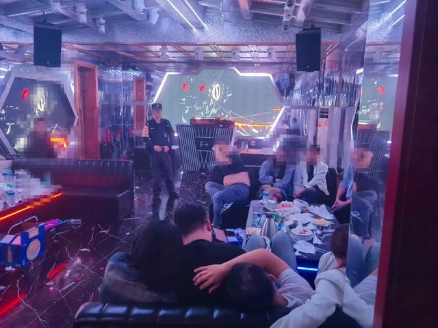 涉及多种毒品！19人被警方抓获！m6米乐注册生日聚会变“毒趴”还(图3)